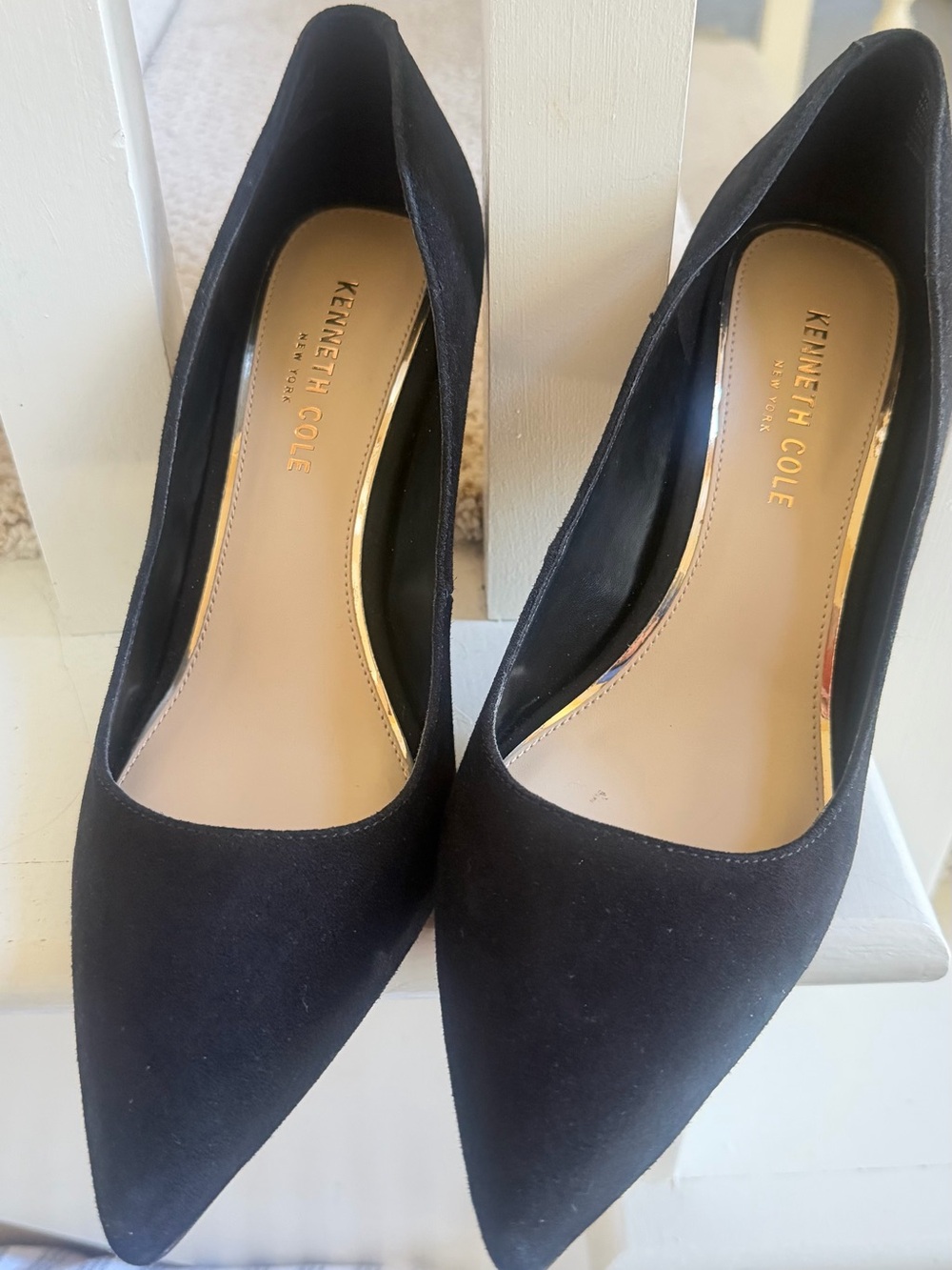Kenneth Cole Black Pointed-Toe Suede Pumps